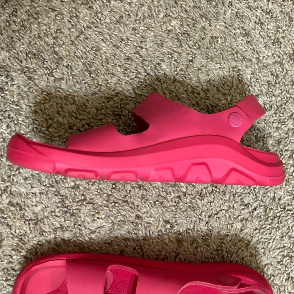 Kids Birkenstock Hot Pink Sandals Mogami Birko-Flor Sandal Tulip Backstrap L2 33